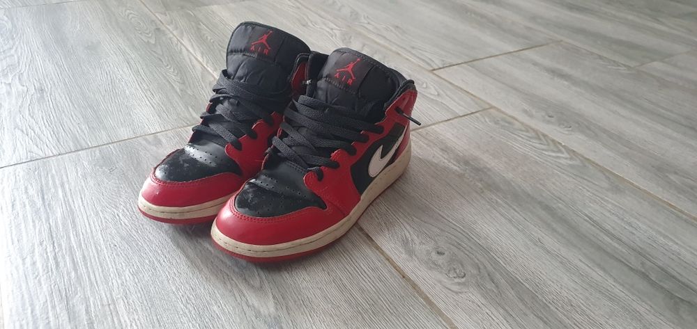 Jordan 1 , culoare roșii