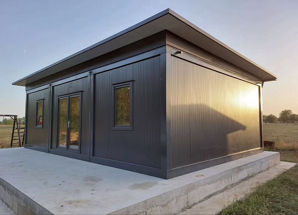 Vand Case modulare pe structura metalica 100x100