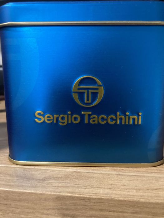 Часовник Sergio Tacchini.