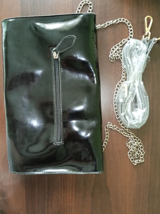 Продаю лакированную сумку