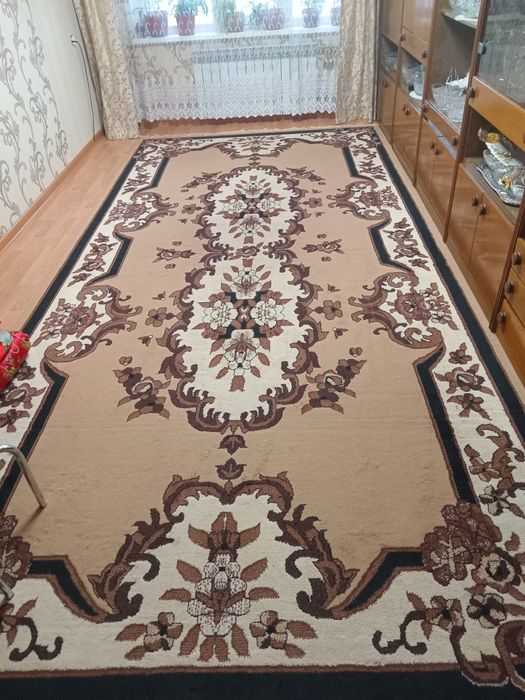 Ковёр б/у. 4,70×2,25