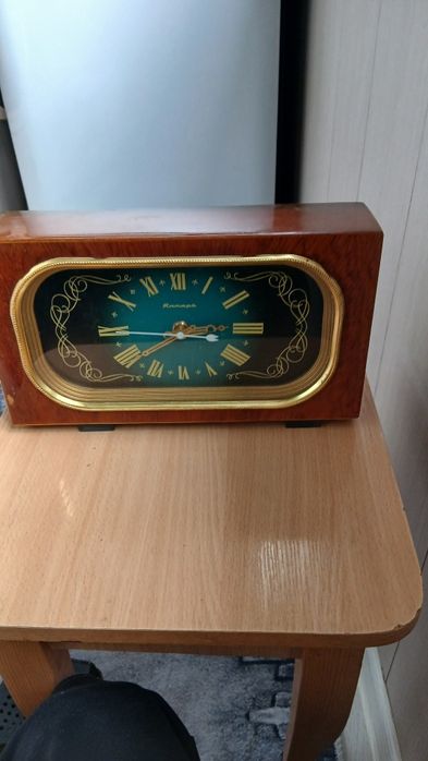 Продам настольные часы.