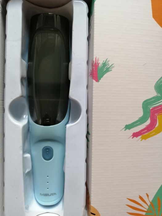 Вакуумна машинка за подстригване на бебе