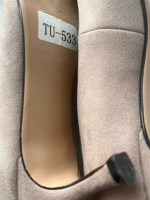 Срочно продам очень красивые туфли новые