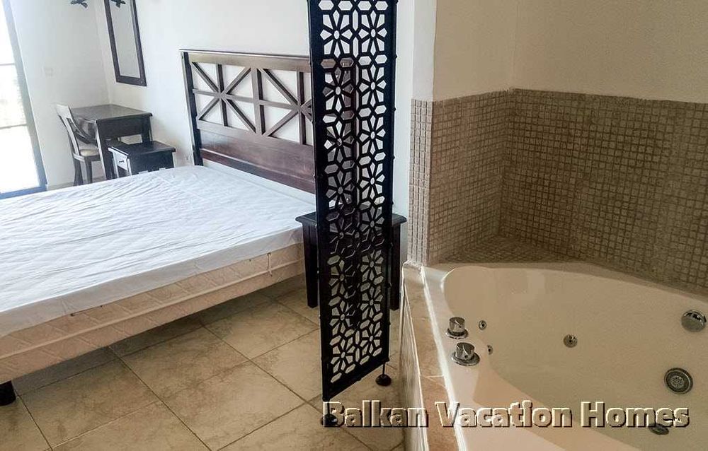 Тристаен апартамент в затворен комплекс до плажа в Обзор