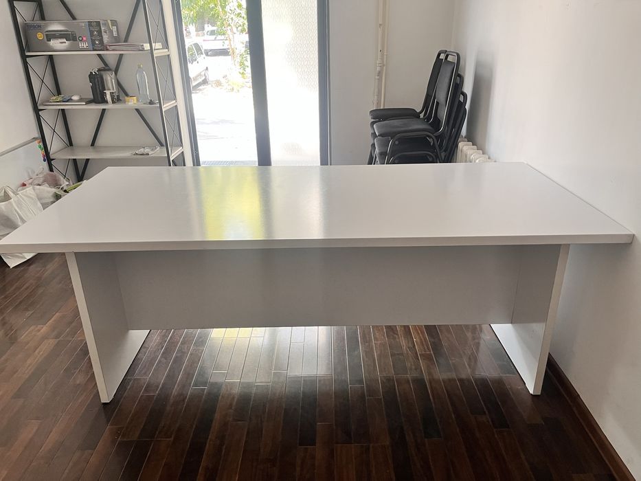 Стол Stol yengidey xolati yaxshi