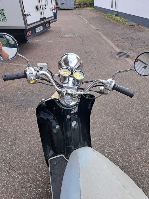 Scuter electric vespa