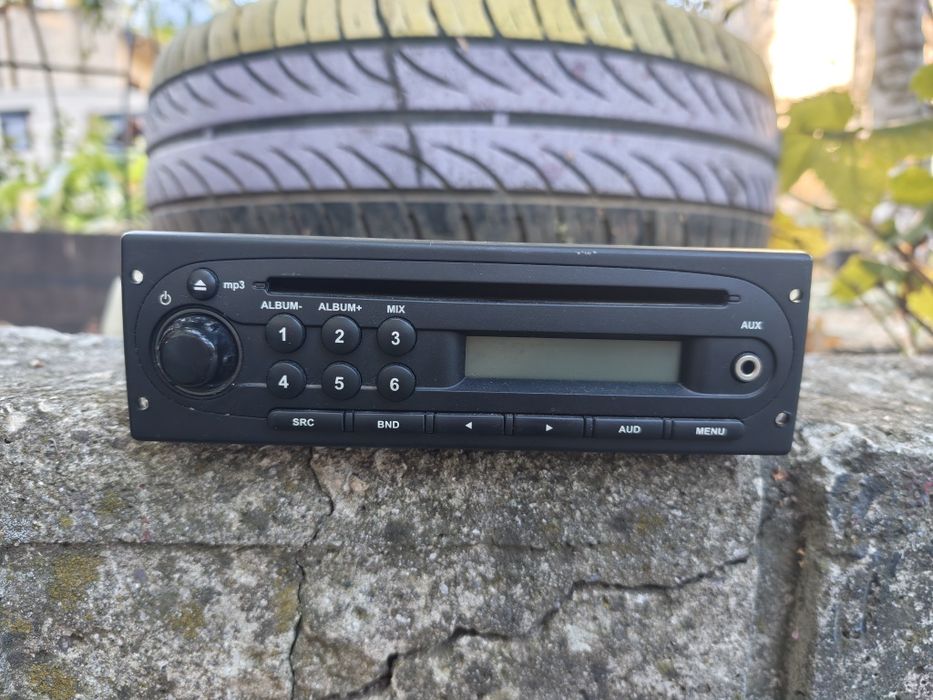 CD плеър Renault от Dacia Duster с AUX и  MP3