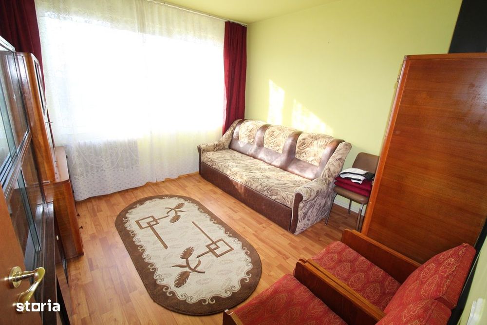 Vând apartament 2 camere în Hunedoara, zona Micro4, 45mp...