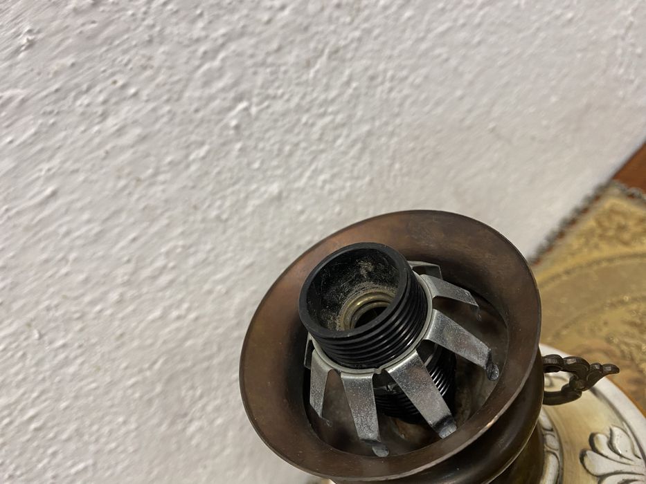 Италианска порцеланова  лампа с месингова основа