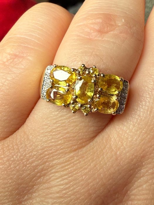 Inel din aur de 9k cu diamante naturale si safire galbene