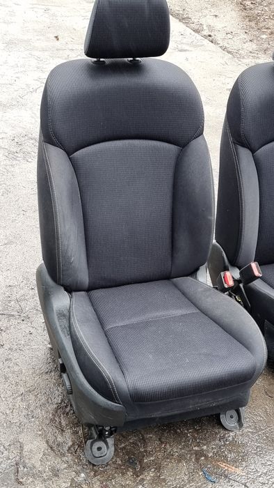 Сиденья передние  Subaru  .