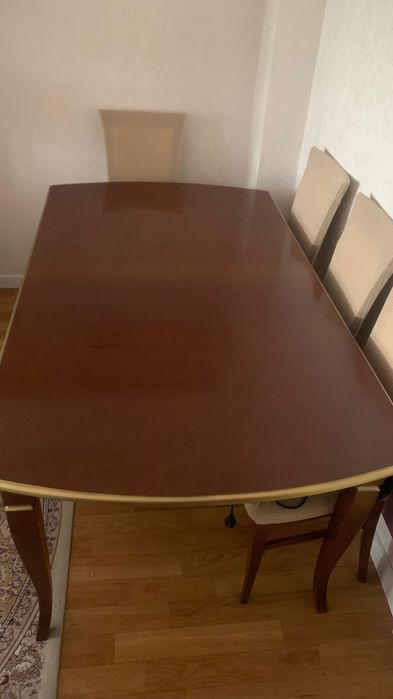 Продается стенка -горка и стол для гостийной