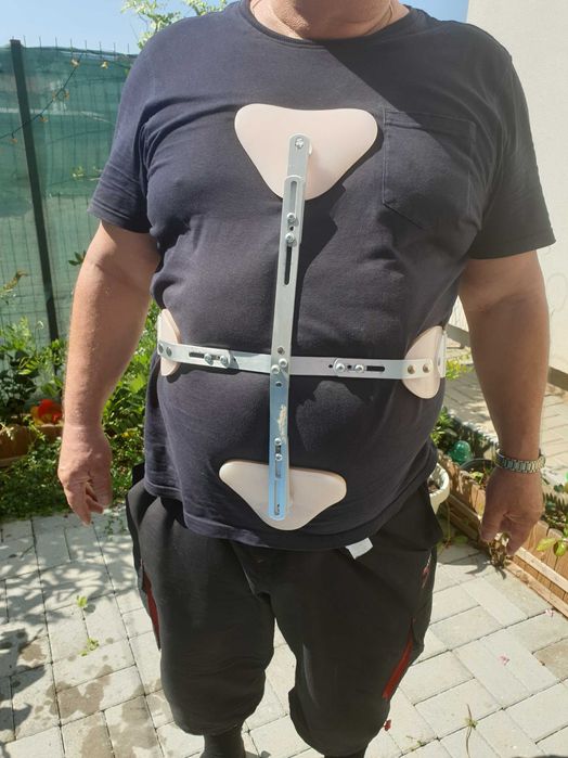 Corset ortopedic in cruce