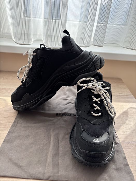 Balenciaga Triple S black