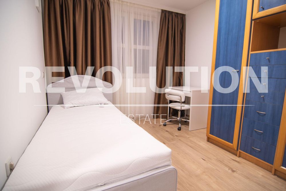 Дава се под наем Тристаен апартамент в Пловдив, Център - 150 кв.м за 1994.61 € - Снимка #4