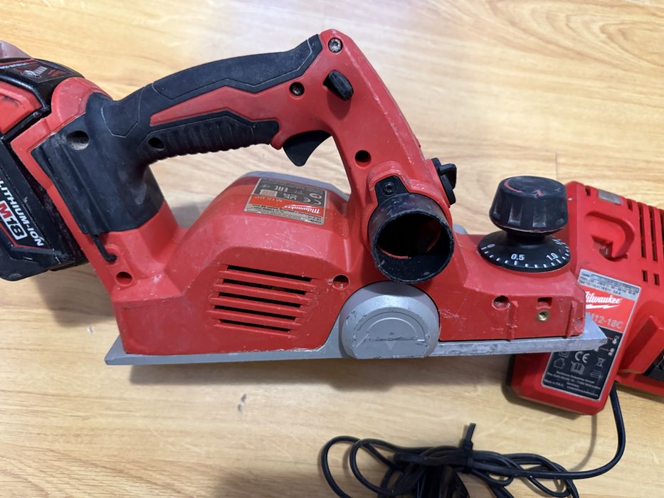 Ръчно Ренде Milwaukee M18 BP