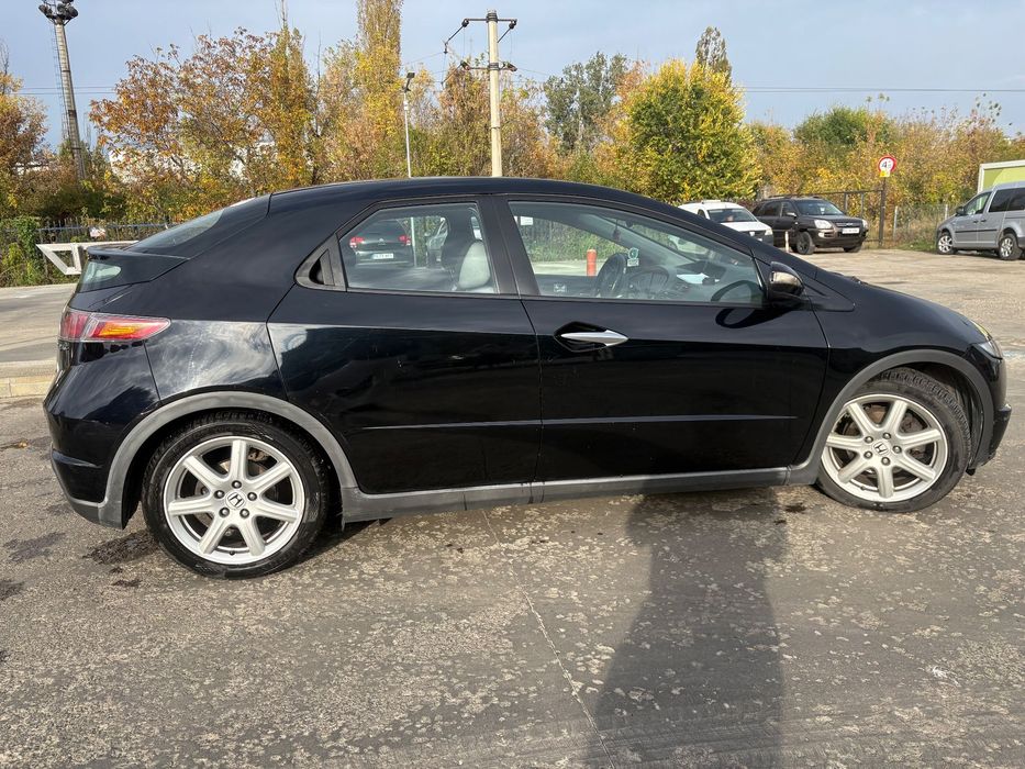Honda Civic Honda Civic MK8 Hatchback 1.8 i-VTEC i-Shift – 2008  * An fabricație: