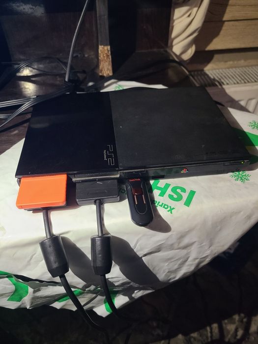 Ps2 playstation 2 sotiladi