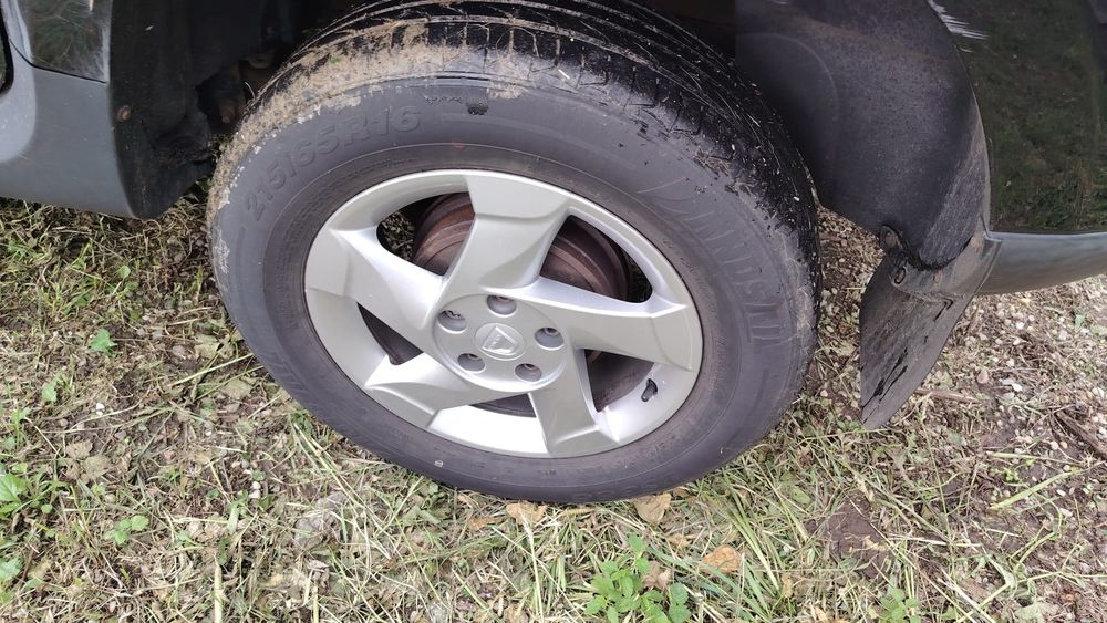 Jante aliaj Dacia Duster cu anvelope noi 215 65 16 dot 2023