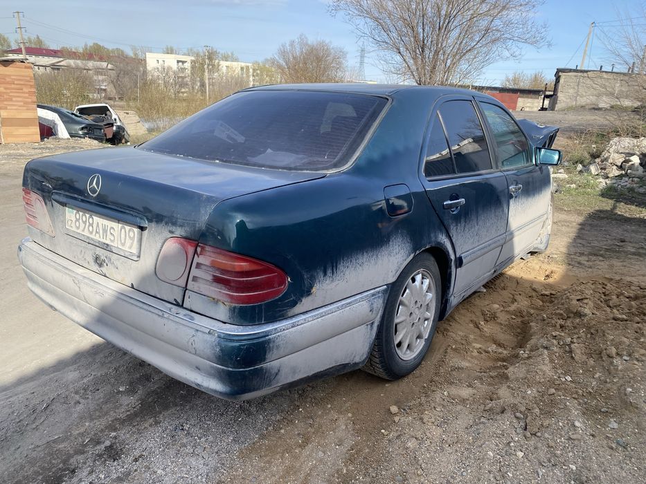 Мерседес Е320 по з.ч