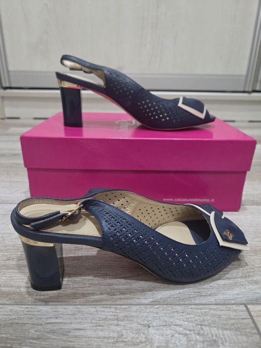 Кожаные босоножки Covani