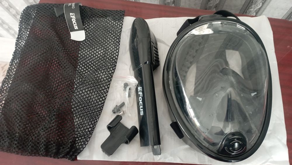 Маска для подводного плавания.