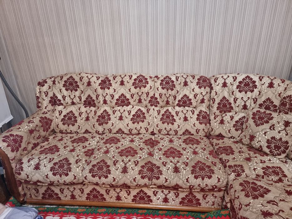 Диван сатылады срочно