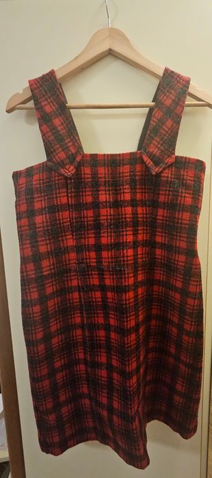 Sarafan stofa lana rosu cu carouri