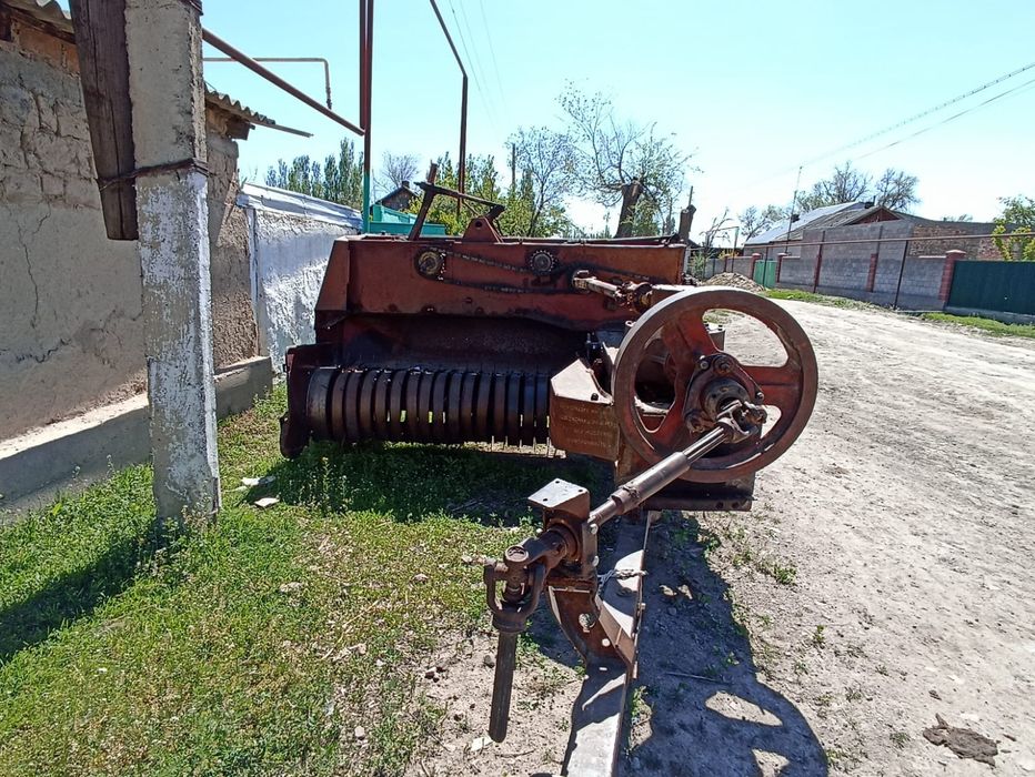 Трактор Т-28 и прессKG