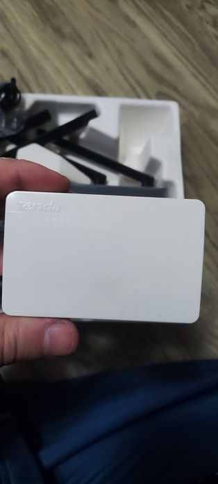 Switch TENDA S105, 5 porturi Fast Ethernet, alb