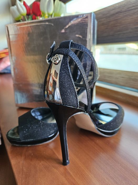 Официални обувки на ток