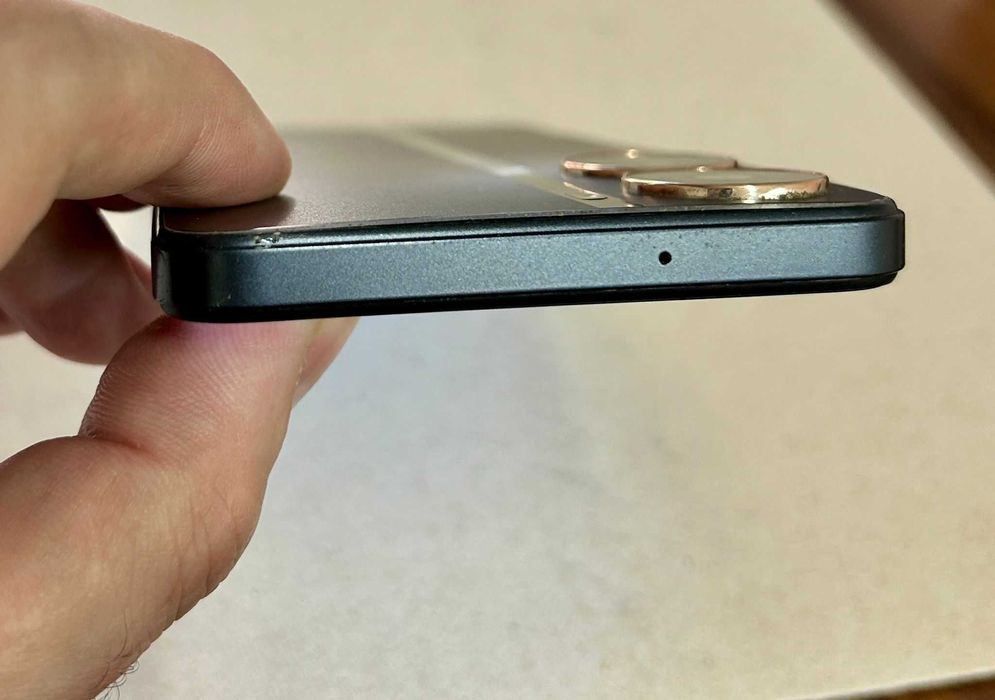 Vand ZTE Blade V40 Design 128 gb/ 4+3 gb ram, probleme camere