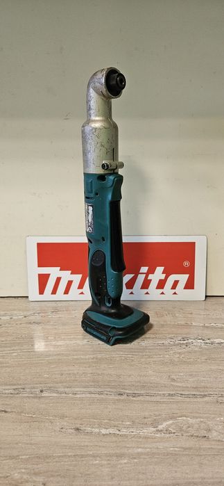 Makita Ъглов Импакт Акумулаторен Ударен DTL061 18V.