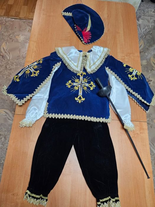 Новогодний костюм "мушкетёр"