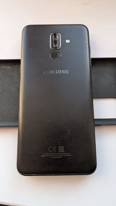 Смартфон Samsung Galaxy J8