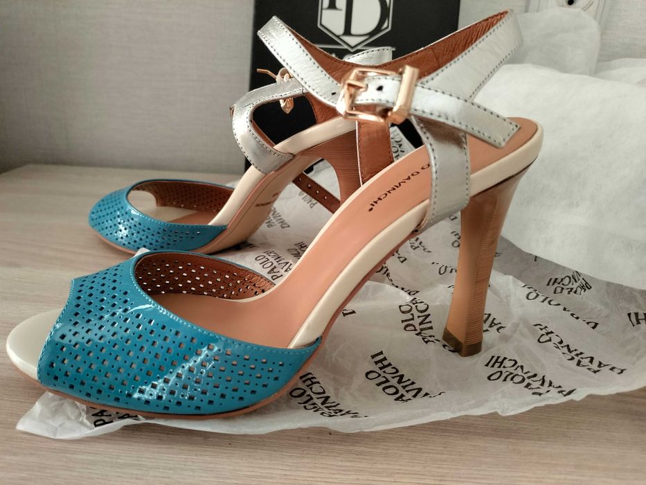 Продам босоножки