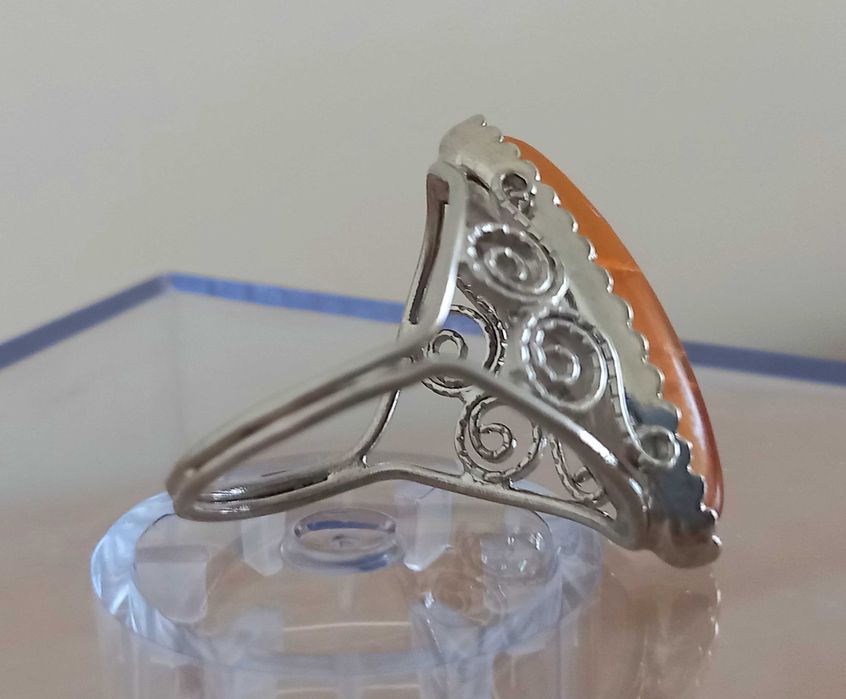 Дамски пръстен с кехлибар