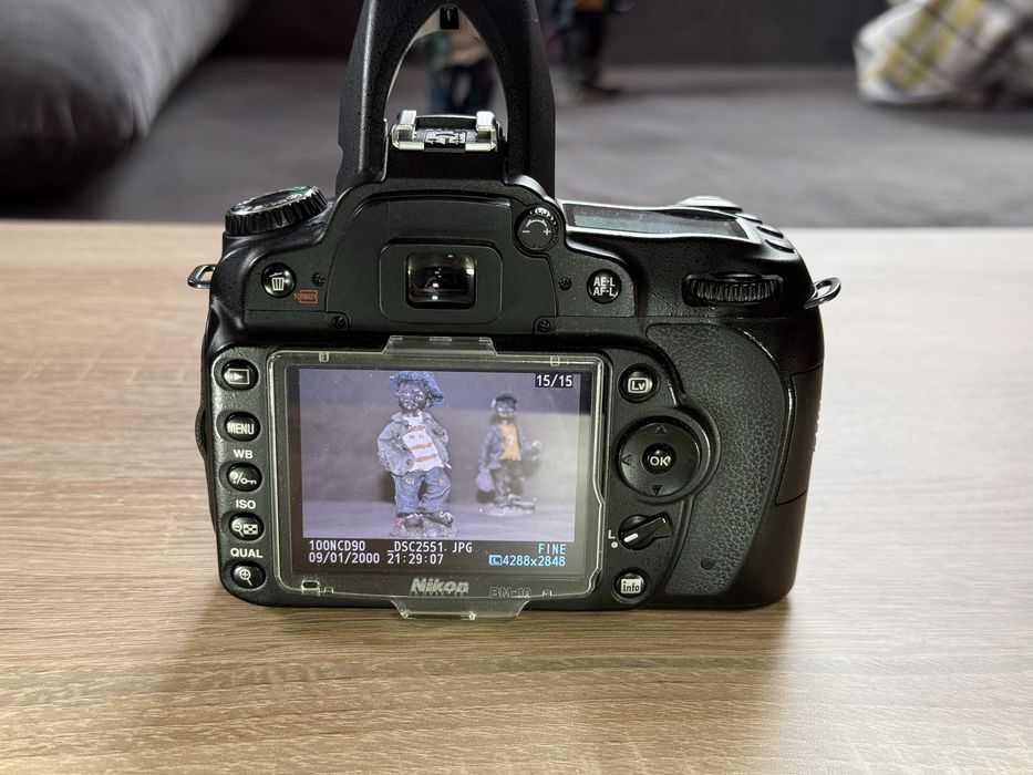 Nikon D90 и обектив