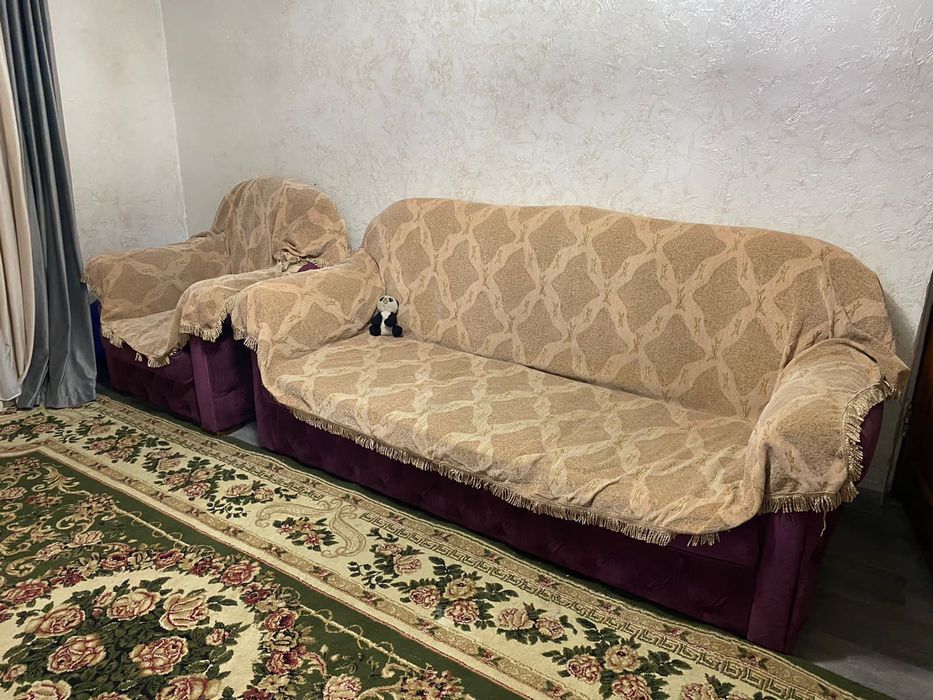 Диван с двумя креслами