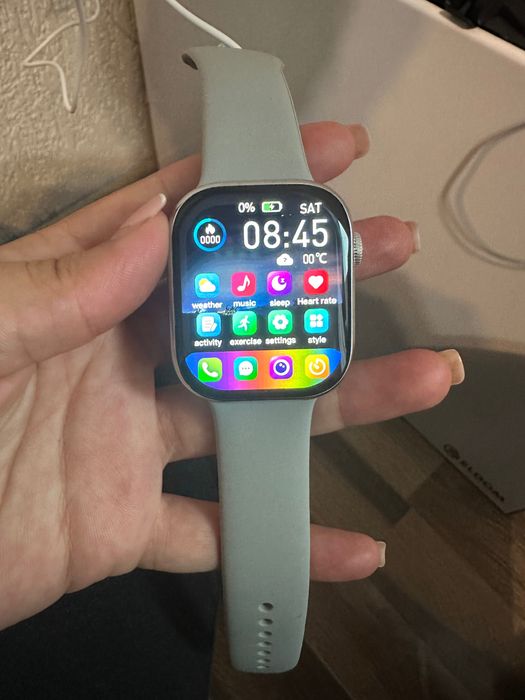 Смарт часовник чисто нов