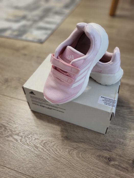 Vand adidasi fetite marca Adidas, marimea 28 1/2