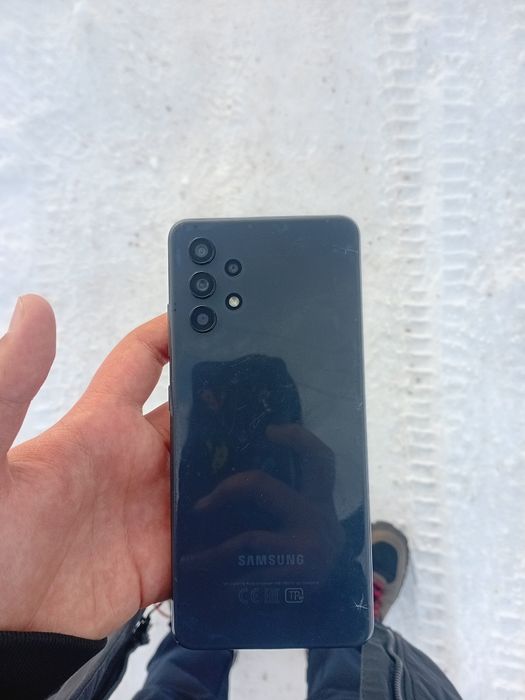 Телефон самсунг.