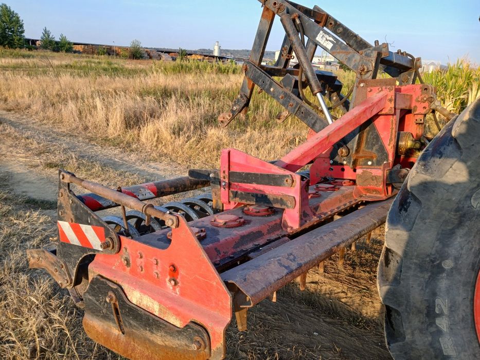 Vând freză breglivieri 4m cu sistem hidraulic  pt  semănătoare