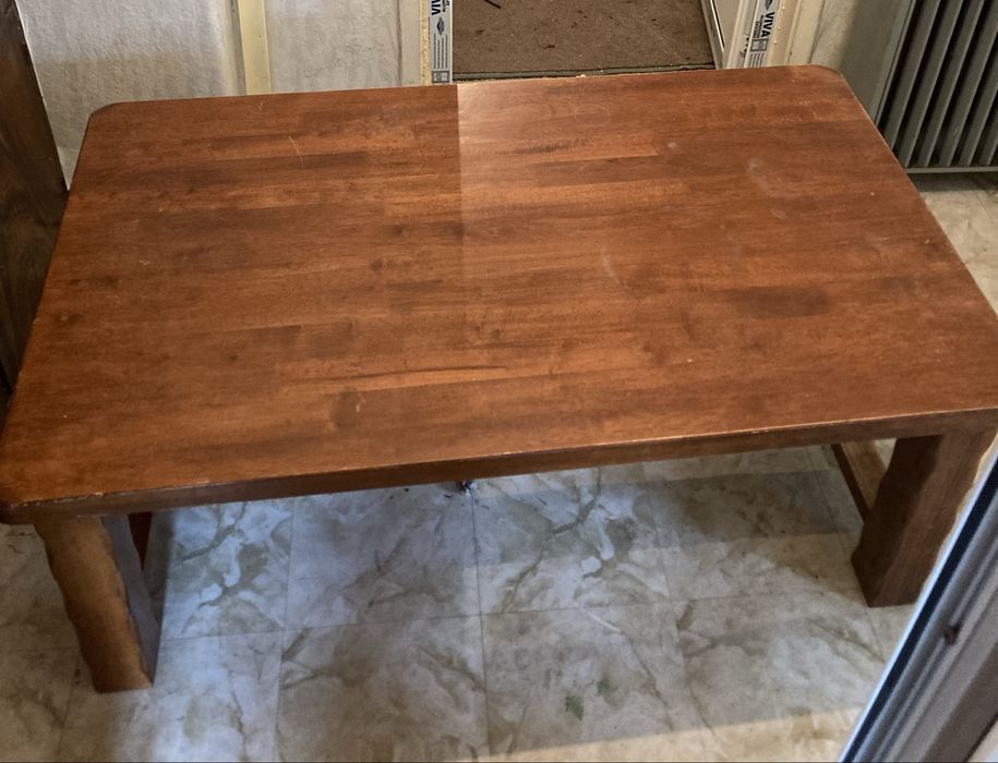 Маса от масивно дърво