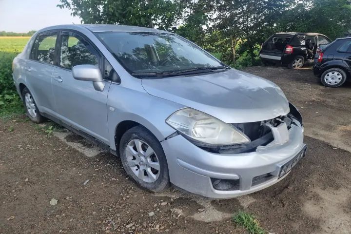 bara spate capota portbagaj armatura spate aripa spate usa portiera stanga dreapta fata spate far dreapta  Nissan Tiida C11 motor 1.6 benzina 110cp cod HR16DE  Dezmembrez