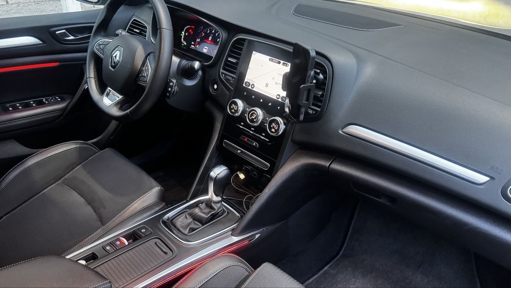 Продавам Рено Меган