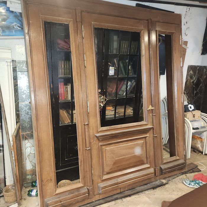 Vand usa lemn  masiv făcută la comanda