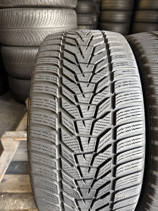 2 anvelope iarna 245/35/20 , Hankook ,DOT 2023 , 6.8 mm