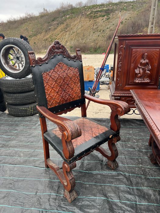 Se vinde acest set masa cu scaune